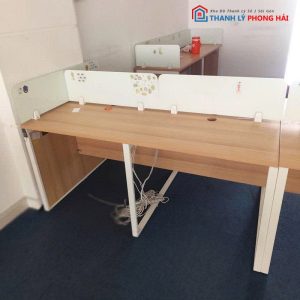 Cụm Bàn Làm Việc 10 Chỗ Có Vách Ngăn Cũ