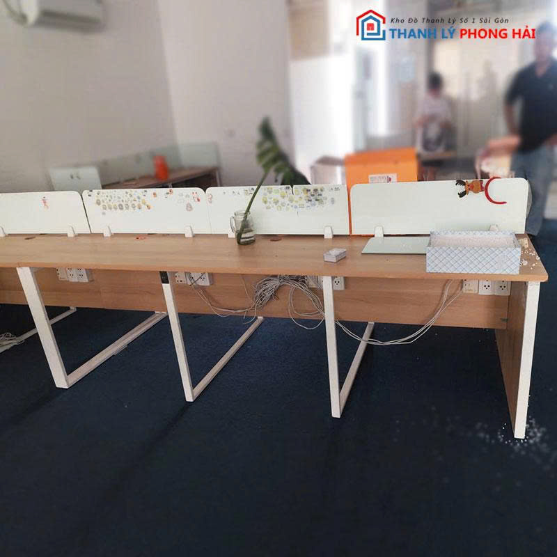 cum-ban-lam-viec-10-cho-2 Cụm Bàn Làm Việc Có Vách Ngăn Cũ