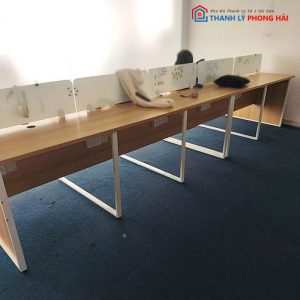 Cụm Bàn Làm Việc 10 Chỗ Có Vách Ngăn Cũ