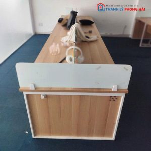 Cụm Bàn Làm Việc 10 Chỗ Có Vách Ngăn Cũ