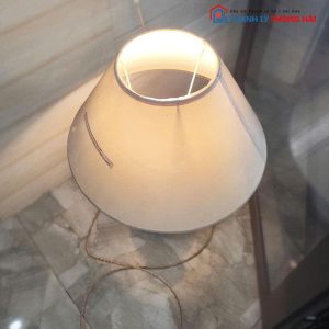 Đèn Phòng Ngủ Cũ Dáng Chụp Mũ