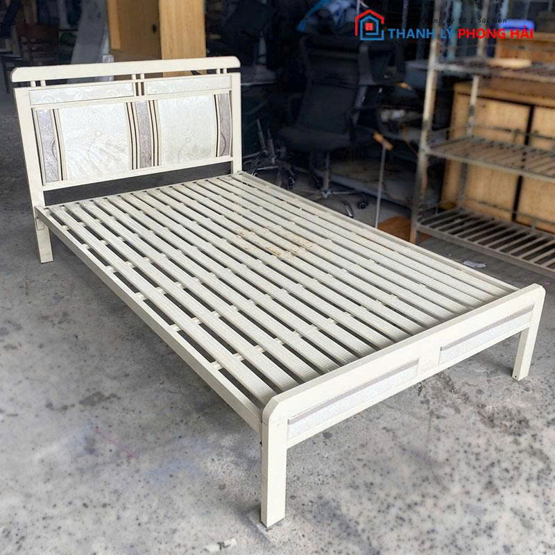 giuong-sat-hop-1m2-mau-trang-cu-1 Giường Sắt Hộp 1m2 Màu Trắng Cũ