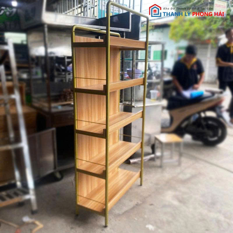 ke-trung-bay-san-pham-khung-sat-2 Kệ Trưng Bày Sản Phẩm Khung Sắt Mặt Gỗ MDF Cũ