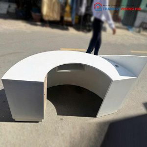 Quầy Lễ Tân Cong Phong Cách Độc Đáo Cũ
