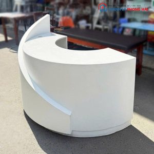 Quầy Lễ Tân Cong Phong Cách Độc Đáo Cũ