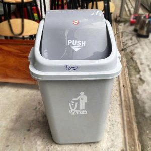 Thùng Rác Nhựa Cũ Nhiều Loại