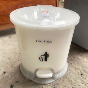 Thùng Rác Nhựa Cũ Nhiều Loại
