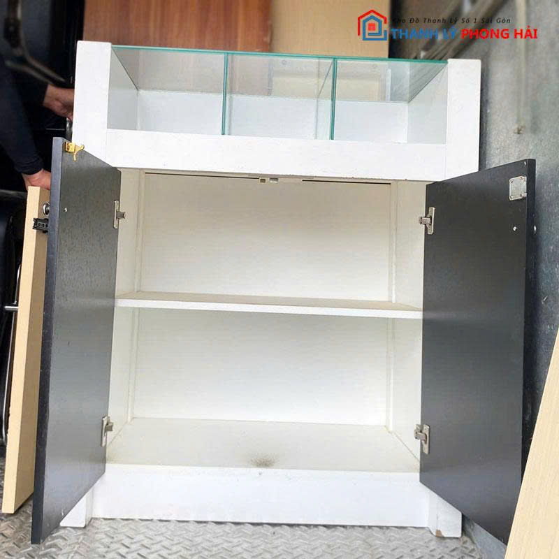 tu-trung-bay-san-pham-mat-kinh-cu-1 Tủ Trưng Bày Sản Phẩm Mặt Kính Cũ