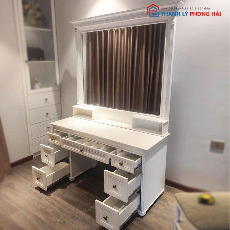 ban-trang-diem-co-guong-cu-2 Bàn Trang Điểm Có Gương Cũ