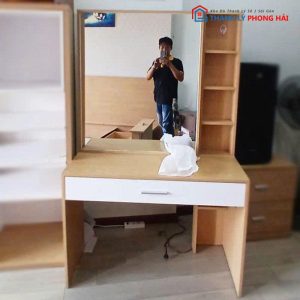 Bàn Trang Điểm Gỗ MDF Cũ Kèm Gương Lớn
