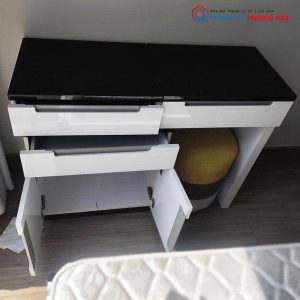 Bàn Trang Điểm Kèm Đôn Màu Trắng Đen Cũ
