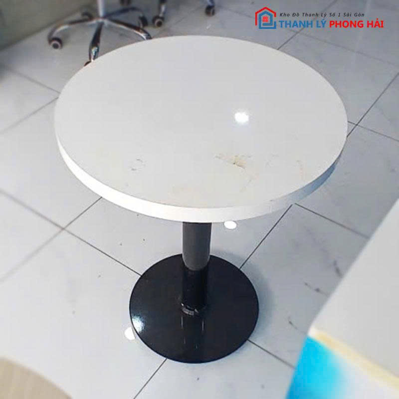 ban-tron-chan-sat-mat-go-cu Bàn Tròn Chân Sắt Mặt Gỗ Cũ