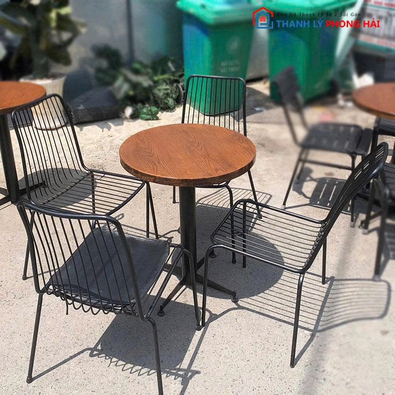 bo-ban-ghe-cafe-cu-mat-go-kem-4-ghe-2 Bộ Bàn Ghế Cafe Cũ Mặt Gỗ Kèm 4 Ghế Khung Sắt