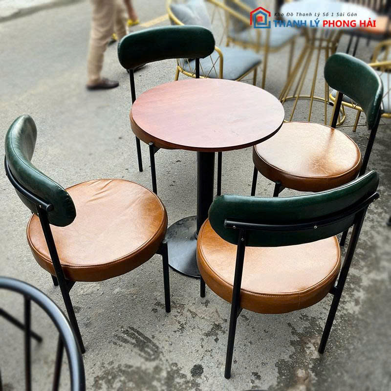 bo-ban-ghe-cafe-tua-cong-boc-da-1 Bộ Bàn Ghế Cafe Tựa Cong Bọc Da Mới 99%
