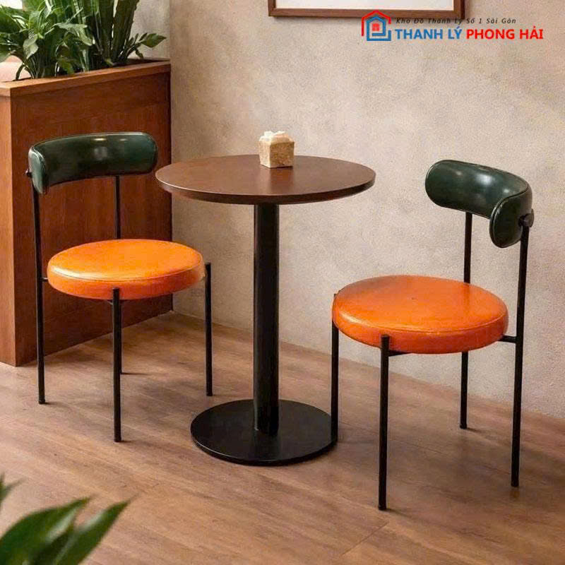 bo-ban-ghe-cafe-tua-cong-boc-da Bộ Bàn Ghế Cafe Tựa Cong Bọc Da Mới 99%