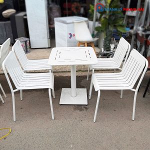 Bộ Bàn Ghế Sắt Sân Vườn Màu Trắng Mới 99%