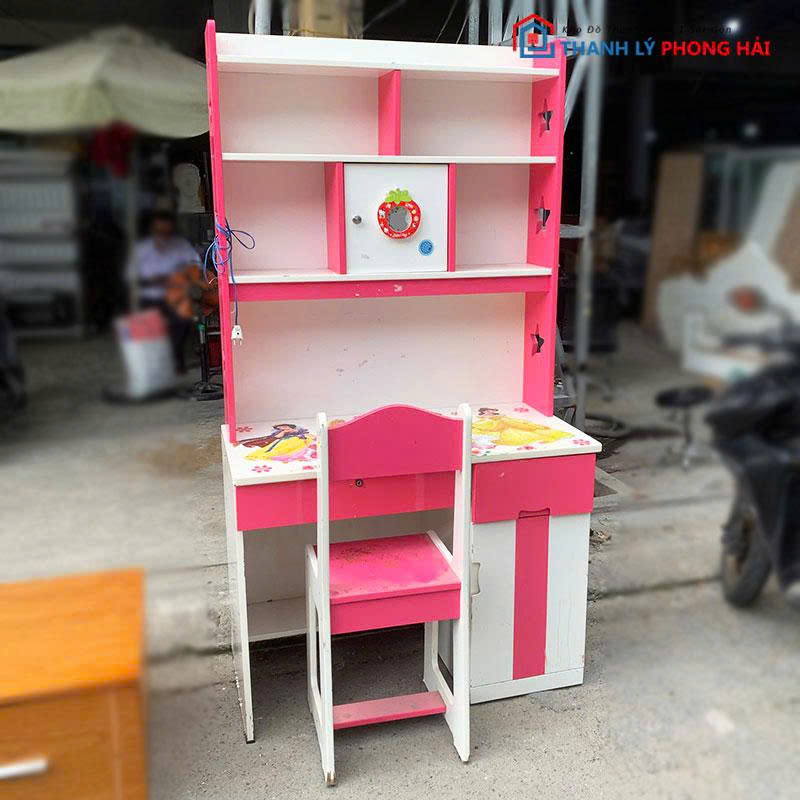 bo-ban-hoc-cho-be-cu-kem-ghe-3 Bộ Bàn Học Cho Bé Cũ Kèm Ghế Và Kệ Sách