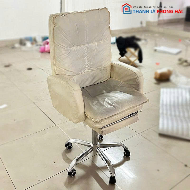 ghe-da-trang-co-gac-chan-cu-2 Ghế Da Trắng Có Gác Chân Cũ