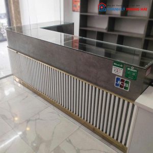 Quầy Bán Hàng 2m57 Nan Dọc Kèm Tủ Kiếng Cũ