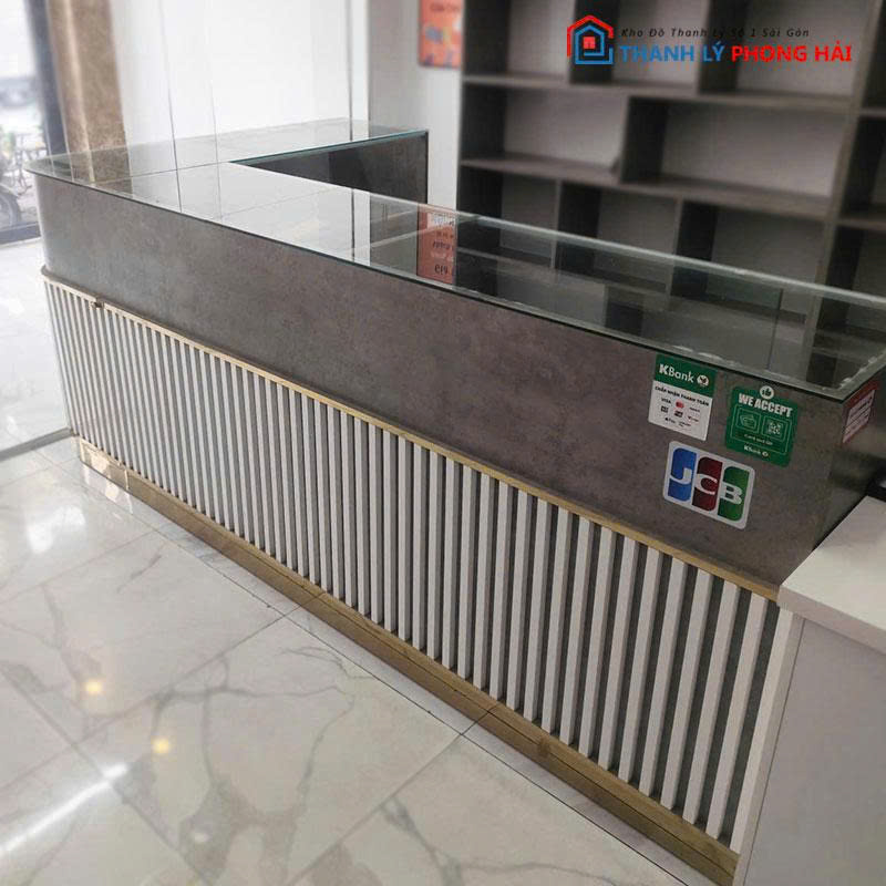 quay-ban-hang-2m57-nan-doc-1 Quầy Bán Hàng 2m57 Nan Dọc Kèm Tủ Kiếng Cũ