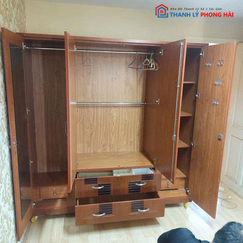 tu-quan-ao-4-canh-cu-hoa-tiet-caro-1 Tủ Quần Áo 4 Cánh Cũ Họa Tiết Caro