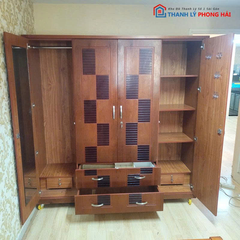 tu-quan-ao-4-canh-cu-hoa-tiet-caro-2 Tủ Quần Áo 4 Cánh Cũ Họa Tiết Caro
