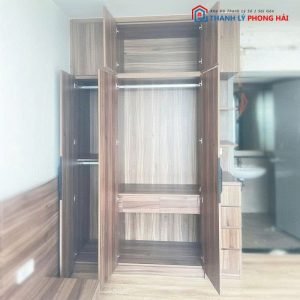 Tủ Quần Áo Kịch Trần Cũ Kèm Kệ Trưng Bày