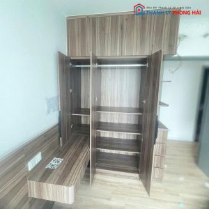 Tủ Quần Áo Kịch Trần Cũ Kèm Kệ Trưng Bày