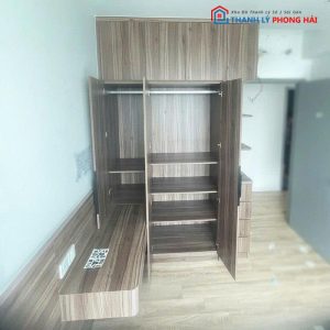 Tủ Quần Áo Kịch Trần Cũ Kèm Kệ Trưng Bày
