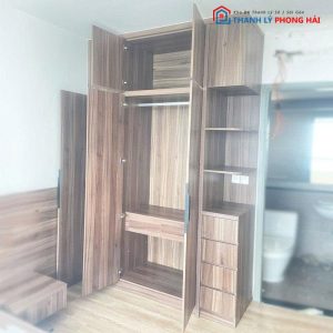 Tủ Quần Áo Kịch Trần Cũ Kèm Kệ Trưng Bày