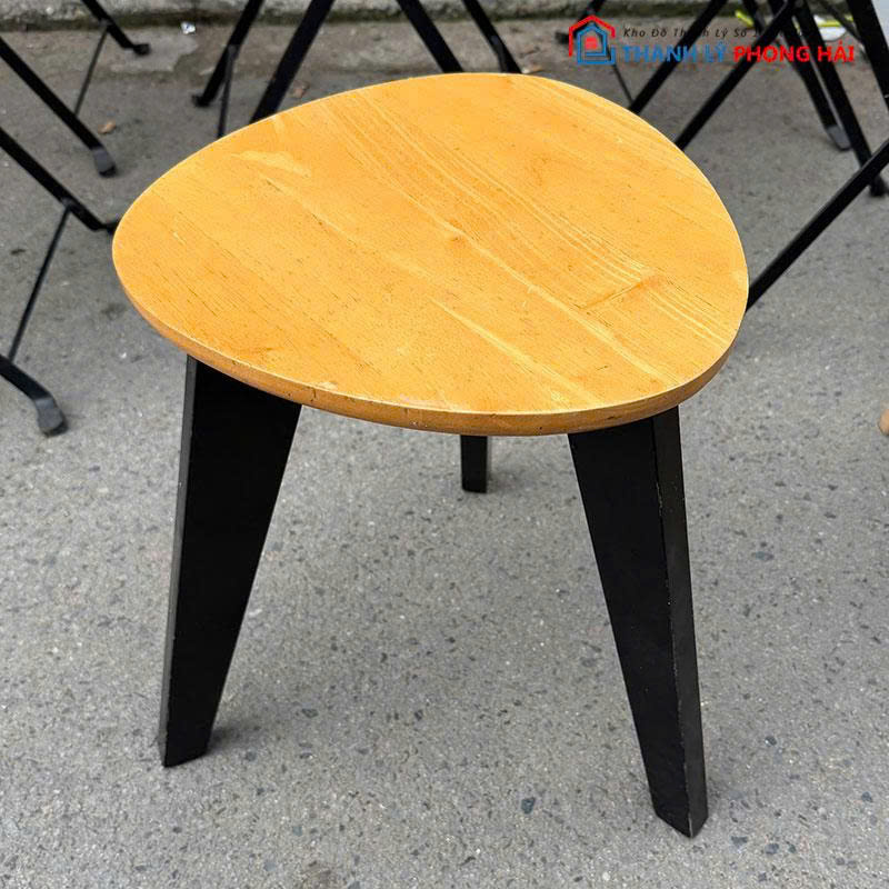ban-cafe-thap-cu-3-chan-mat-go-nho-gon-2 Bàn Cafe Thấp Cũ 3 Chân Mặt Gỗ Nhỏ Gọn