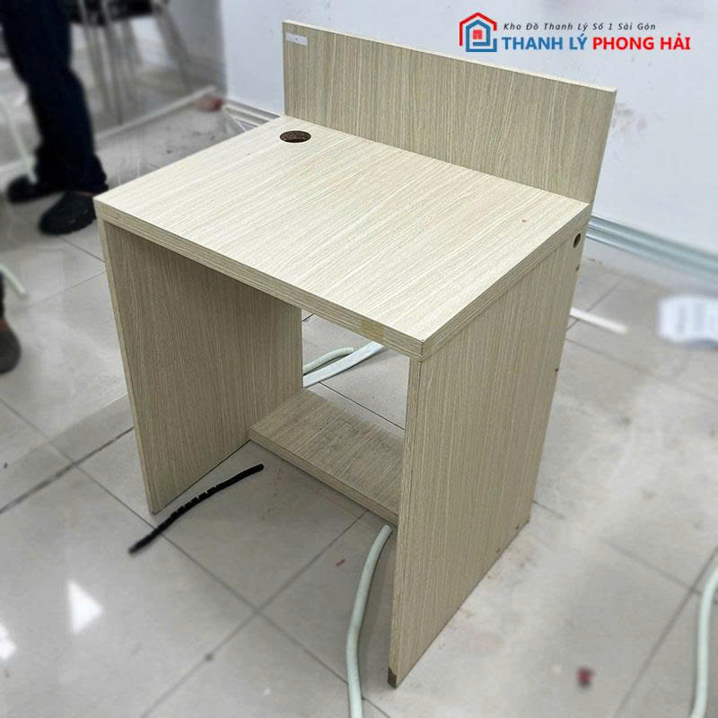 ban-don-co-tam-chan-phia-truoc-1 Bàn Đơn Có Tấm Chắn Phía Trước Và Lỗ Đi Dây Cũ