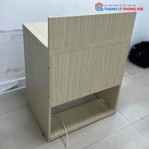Bàn Đơn Có Tấm Chắn Phía Trước Và Lỗ Đi Dây Cũ