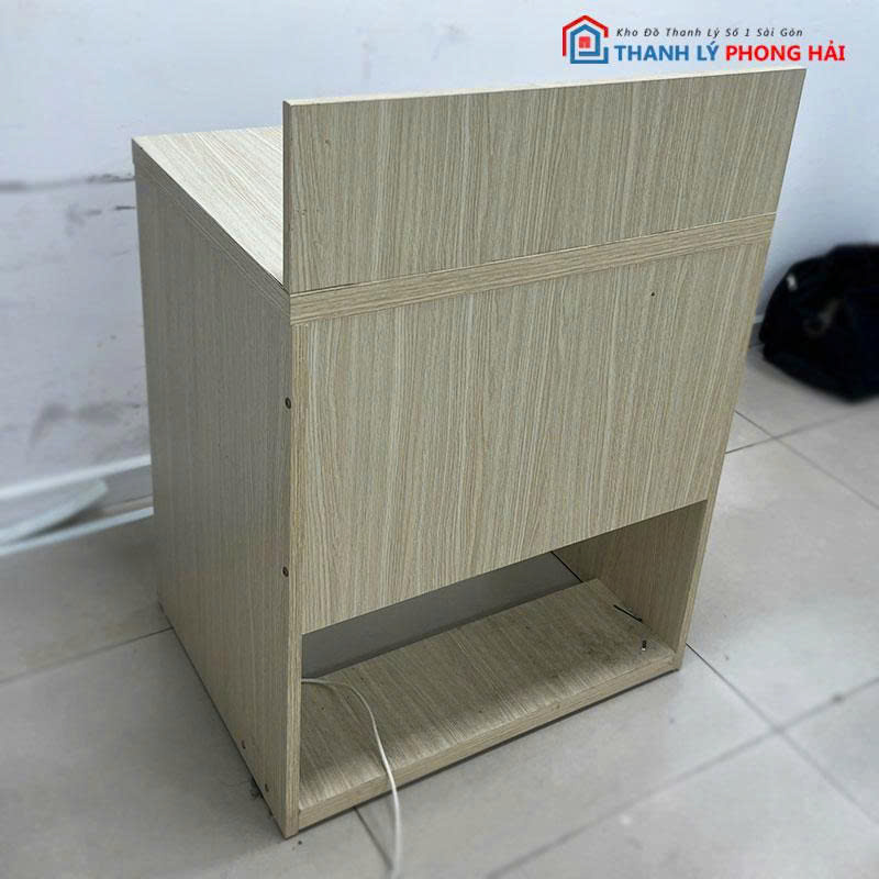 ban-don-co-tam-chan-phia-truoc-2 Bàn Đơn Có Tấm Chắn Phía Trước Và Lỗ Đi Dây Cũ