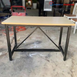 Bàn Làm Việc Chân Sắt Tam Giác Cũ