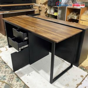 Bàn Làm Việc Đôi 1m6 Khung Sắt Sơn Tĩnh Điện Mới 99%