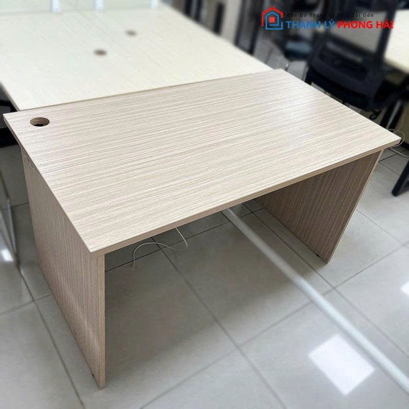 ban-lam-viec-go-mdf-cu-co-lo-1 Bàn Làm Việc Gỗ MDF Cũ Có Lỗ Luồn Dây Điện