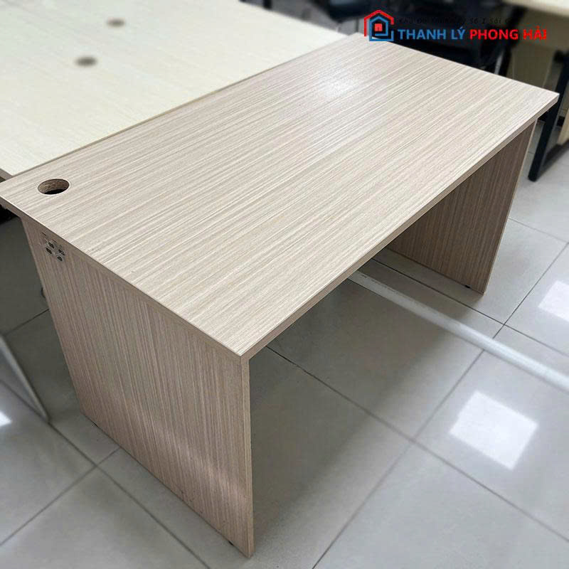 ban-lam-viec-go-mdf-cu-co-lo-2 Bàn Làm Việc Gỗ MDF Cũ Có Lỗ Luồn Dây Điện