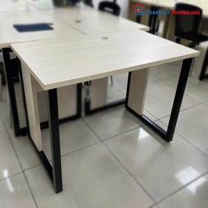 Bàn Mặt Gỗ MDF Chân Sắt Sơn Đen Cũ