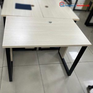 Bàn Mặt Gỗ MDF Chân Sắt Sơn Đen Cũ