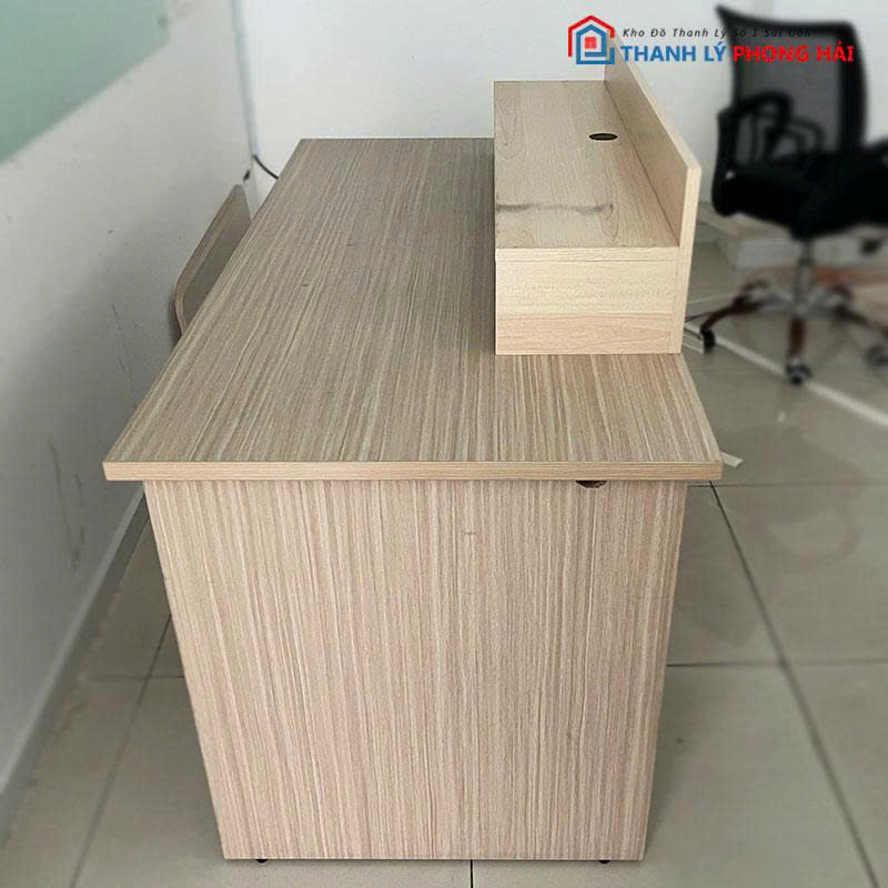 ban-quay-go-mdf-mau-van-go-sang-cu-1 Bàn Quầy Gỗ MDF Màu Vân Gỗ Sáng Cũ