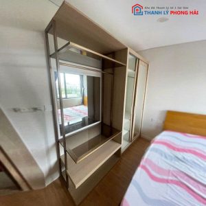Bàn Trang Điểm Kèm Kệ Trưng Bày Và Gương Soi Cũ