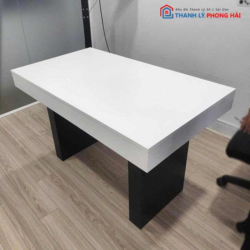 ban-truong-phong-1m2-phoi-mau-1 Bàn Trưởng Phòng 1m2 Phối Màu Trắng Đen Cũ