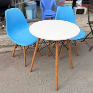 Bộ Bàn Ghế Cafe Eames Ghế Nhựa Chân Gỗ Cũ