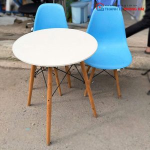 Bộ Bàn Ghế Cafe Eames Ghế Nhựa Chân Gỗ Cũ