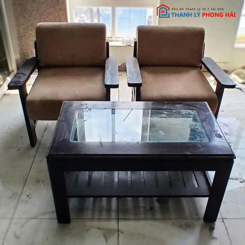 bo-ban-tra-kem-ghe-sofa-khung-go-2 Bộ Bàn Trà Kèm Ghế Sofa Khung Gỗ Bọc Vải Cũ