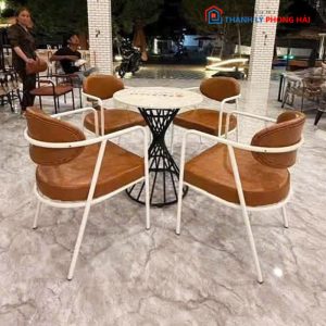 Bộ Ghế Cafe Đệm Da Kèm Bàn Chân Bó Đũa Mới 99%