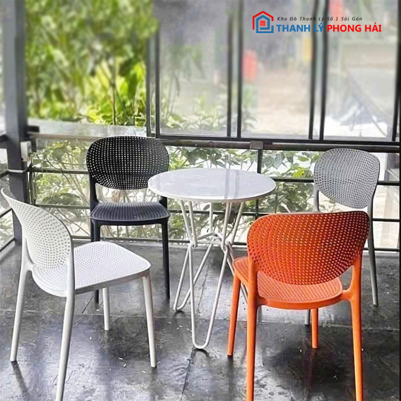bo-ghe-cafe-nhua-duc-kem-ban Bộ Ghế Cafe Nhựa Đúc Kèm Bàn Chân Sắt Chụm Mới 99%