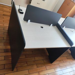 Cụm Bàn Làm Việc 2 Người Cũ Có Vách Ngăn