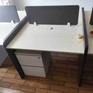 Cụm Bàn Làm Việc 2 Người Cũ Có Vách Ngăn